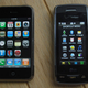 Illustration for article titled Sizemodo: LG Voyager vs Apple iPhone